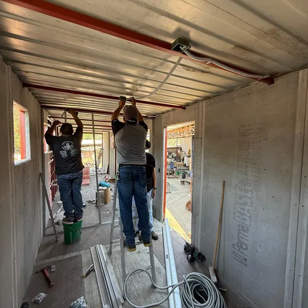 Instalación eléctrica en oficina modular