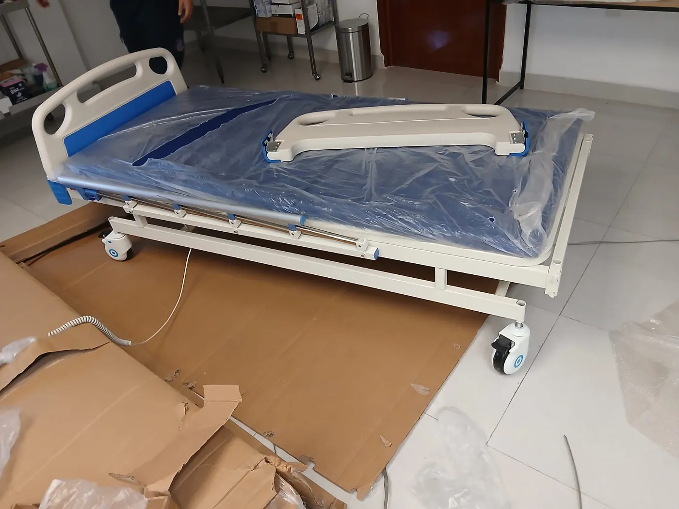 Cama hospitalaria entregada a clínica
